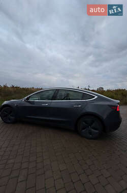 Седан Tesla Model 3 2020 в 
