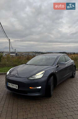 Седан Tesla Model 3 2020 в Ровно