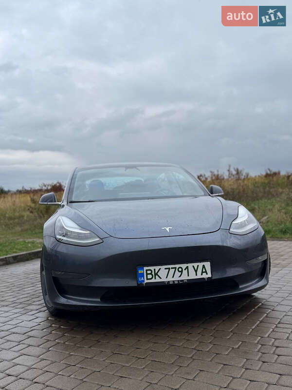 Седан Tesla Model 3 2020 в Рівному