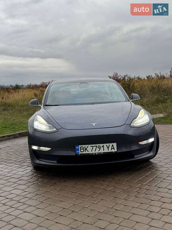 Седан Tesla Model 3 2020 в Рівному