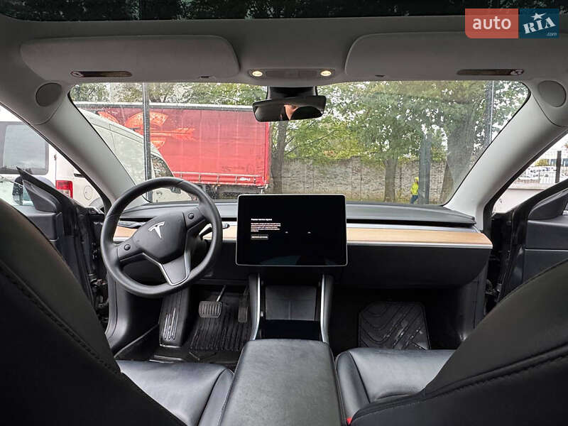 Седан Tesla Model 3 2020 в Рівному