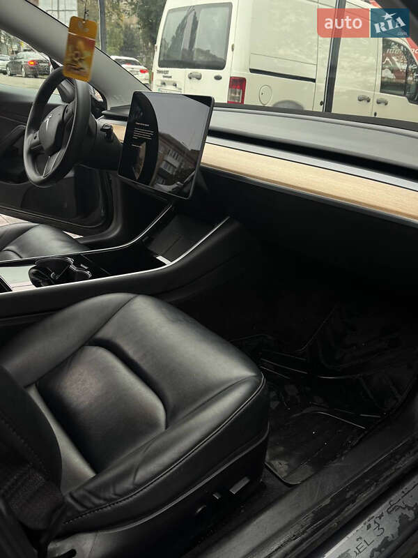 Седан Tesla Model 3 2020 в Рівному