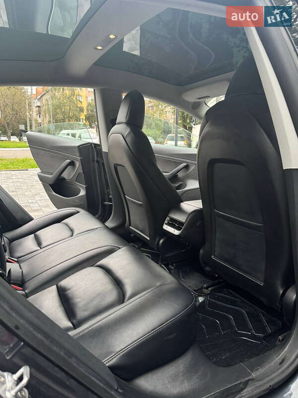Седан Tesla Model 3 2020 в Рівному