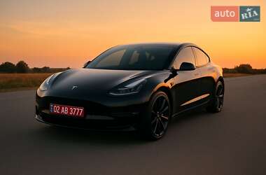 Седан Tesla Model 3 2018 в Виннице