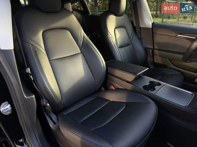 Седан Tesla Model 3 2021 в Ивано-Франковске