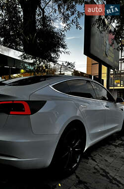 Седан Tesla Model 3 2020 в 