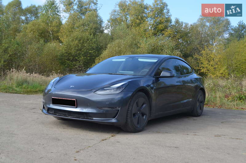Седан Tesla Model 3 2022 в Трускавці