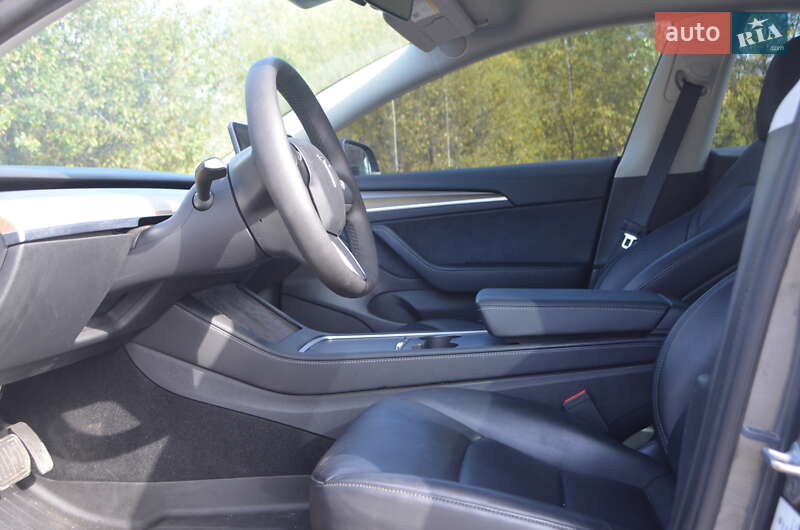Седан Tesla Model 3 2022 в Трускавці