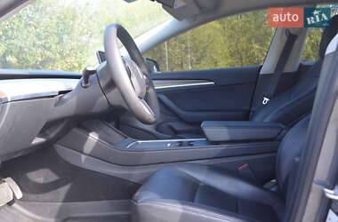 Седан Tesla Model 3 2022 в 