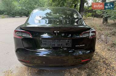 Седан Tesla Model 3 2019 в 