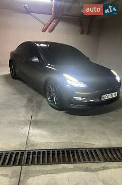 Седан Tesla Model 3 2023 в 