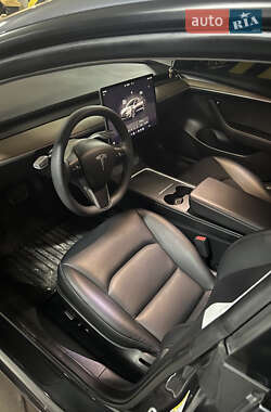 Седан Tesla Model 3 2023 в 