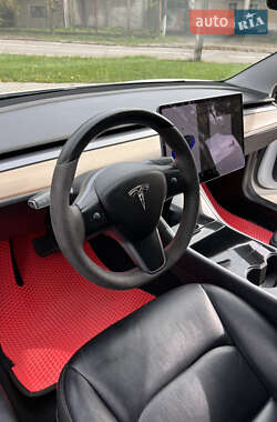Седан Tesla Model 3 2019 в 