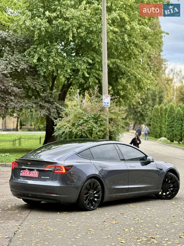 Седан Tesla Model 3 2022 в Киеве