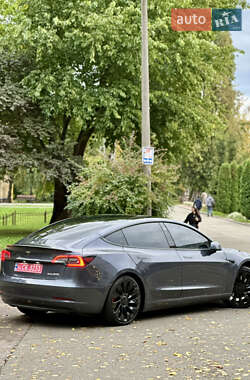 Седан Tesla Model 3 2022 в 