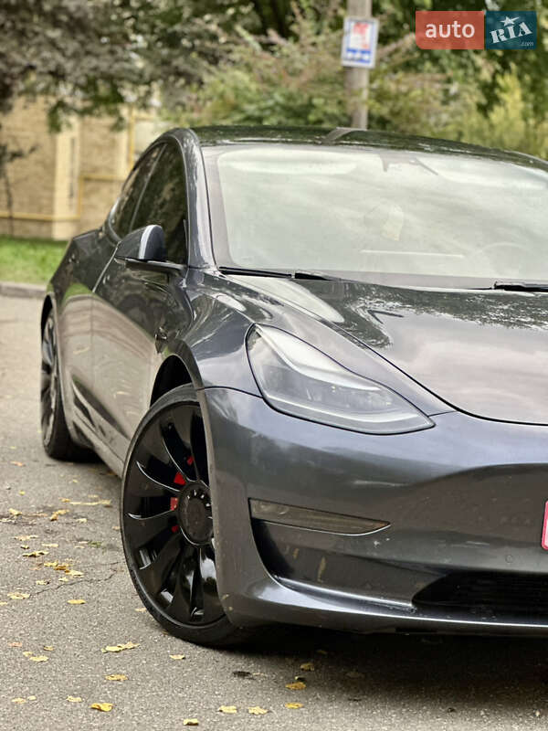 Седан Tesla Model 3 2022 в Киеве