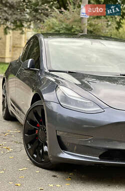 Седан Tesla Model 3 2022 в 
