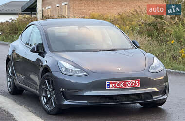 Седан Tesla Model 3 2022 в Ровно