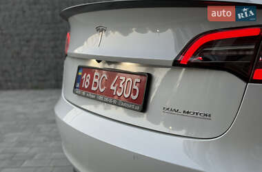 Седан Tesla Model 3 2021 в 