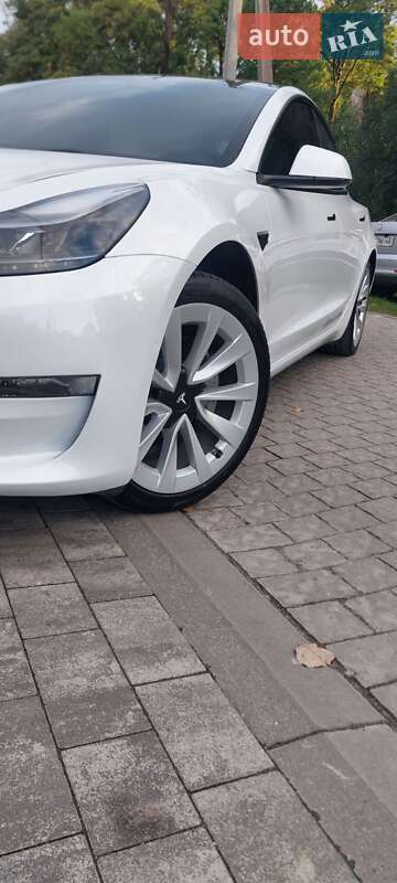 Седан Tesla Model 3 2022 в Львові