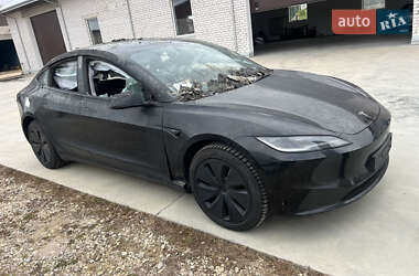 Седан Tesla Model 3 2024 в 