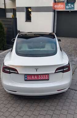 Седан Tesla Model 3 2022 в 