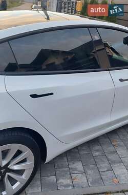 Седан Tesla Model 3 2022 в 