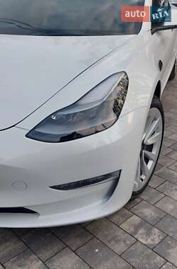 Седан Tesla Model 3 2022 в 
