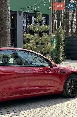 Седан Tesla Model 3 2022 в 