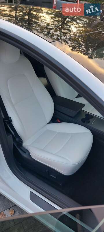 Седан Tesla Model 3 2022 в Львові