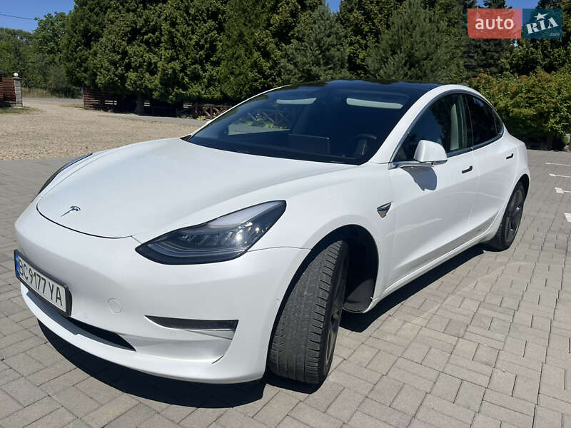 Седан Tesla Model 3 2020 в Самборі