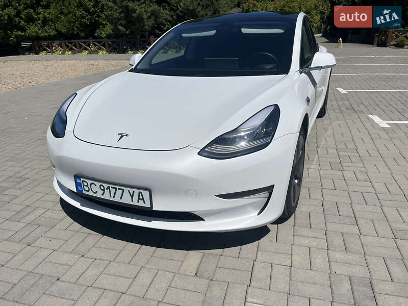 Седан Tesla Model 3 2020 в Самборі