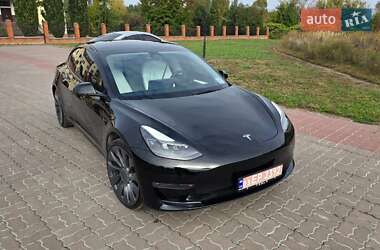 Седан Tesla Model 3 2022 в 