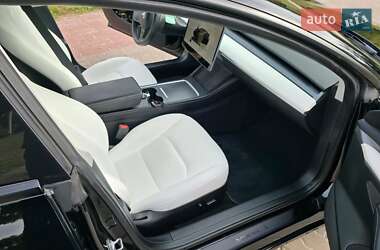 Седан Tesla Model 3 2022 в 