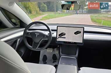 Седан Tesla Model 3 2022 в 