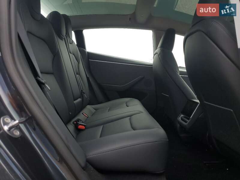 Седан Tesla Model 3 2025 в Львове