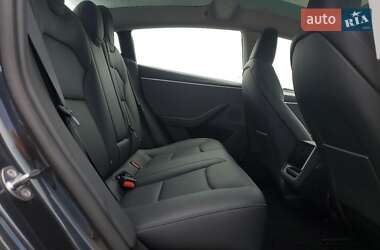 Седан Tesla Model 3 2025 в 