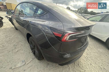Седан Tesla Model 3 2025 в 