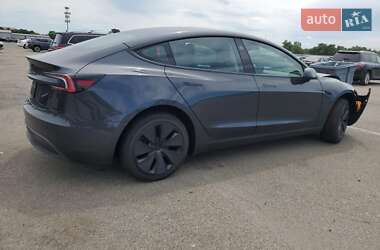 Седан Tesla Model 3 2025 в 