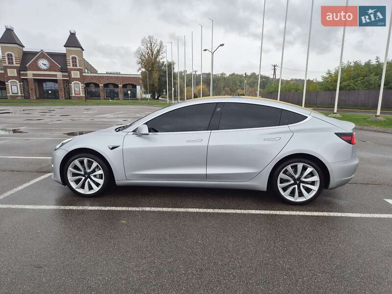 Седан Tesla Model 3 2018 в Києві