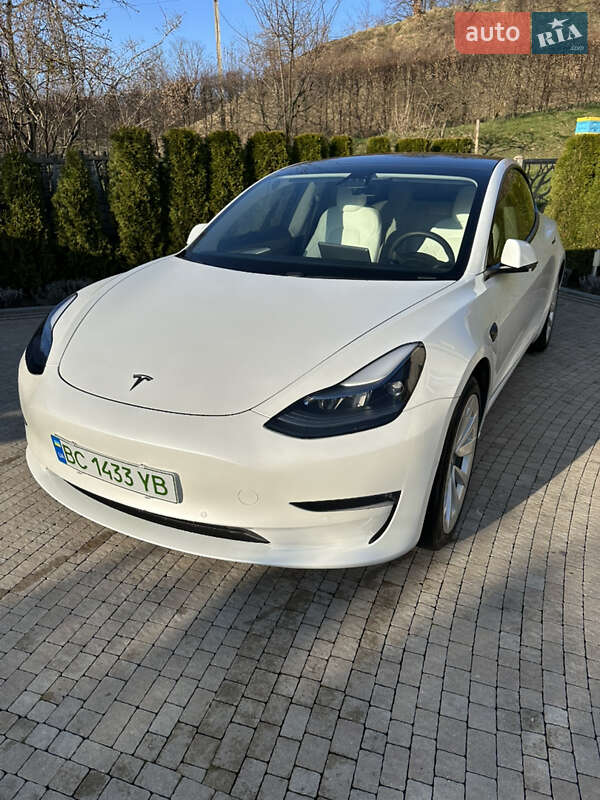 Седан Tesla Model 3 2021 в 