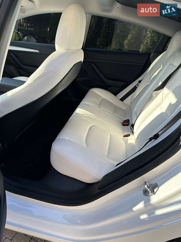 Седан Tesla Model 3 2021 в Львове