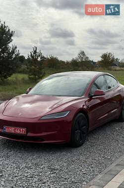 Седан Tesla Model 3 2024 в 