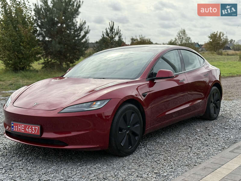 Седан Tesla Model 3 2024 в Дубно