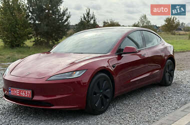 Седан Tesla Model 3 2024 в 