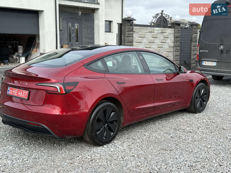 Седан Tesla Model 3 2024 в Дубно
