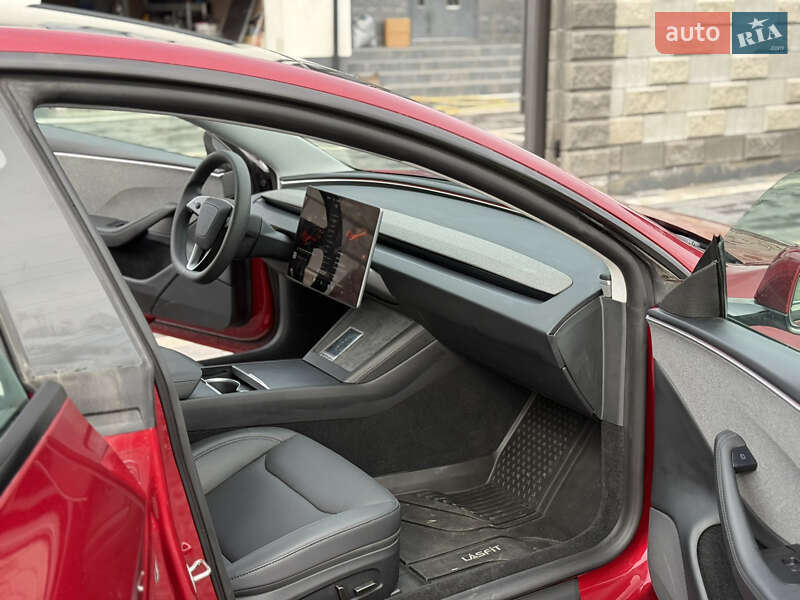 Седан Tesla Model 3 2024 в Дубно