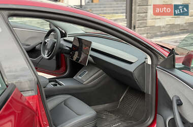 Седан Tesla Model 3 2024 в 