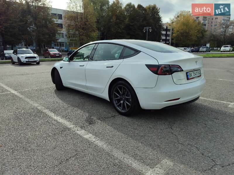 Седан Tesla Model 3 2022 в Рівному