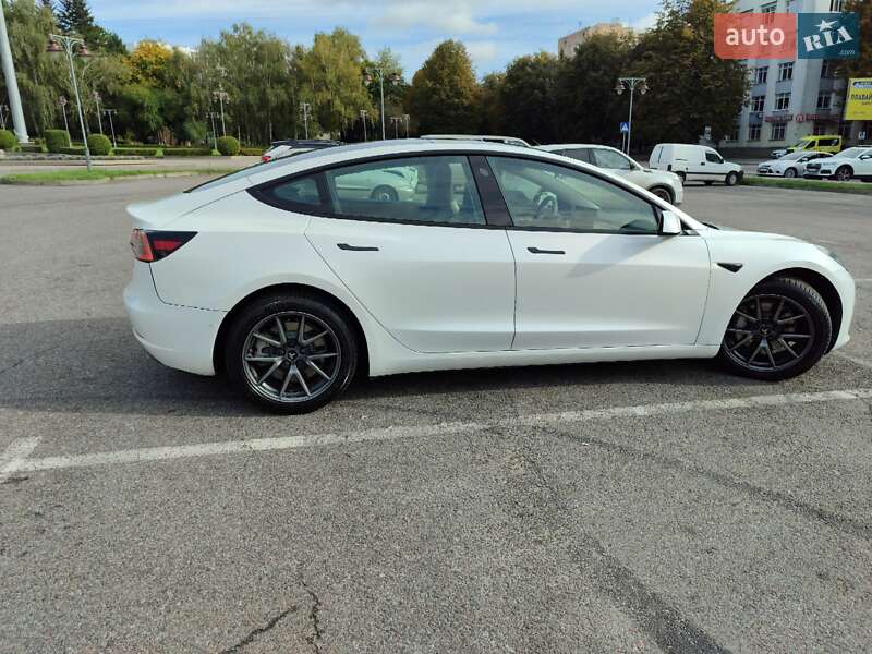 Седан Tesla Model 3 2022 в Рівному